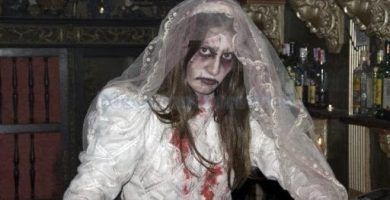 Cena con espectáculo de terror